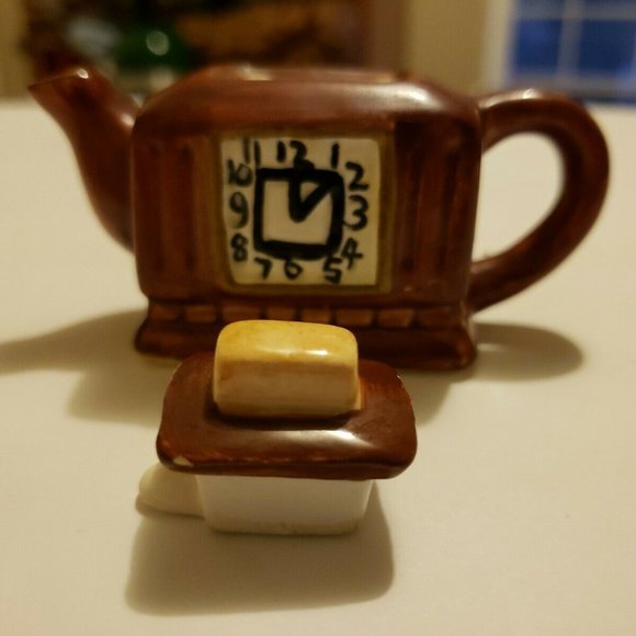 Mini Teapot Figurine Clock Youngs China 1998 - Picture 10 of 12
